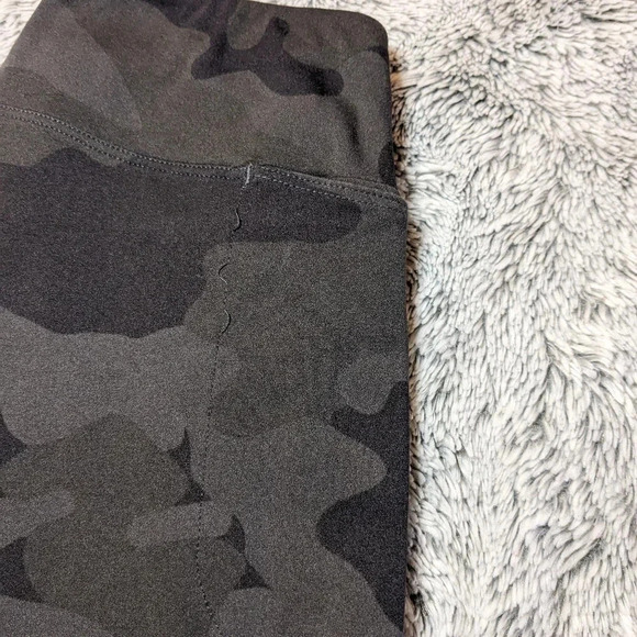 NEW American Giant Black Gray Camo Leggings Size 0 Pocket Power Legging - Picture 6 of 6